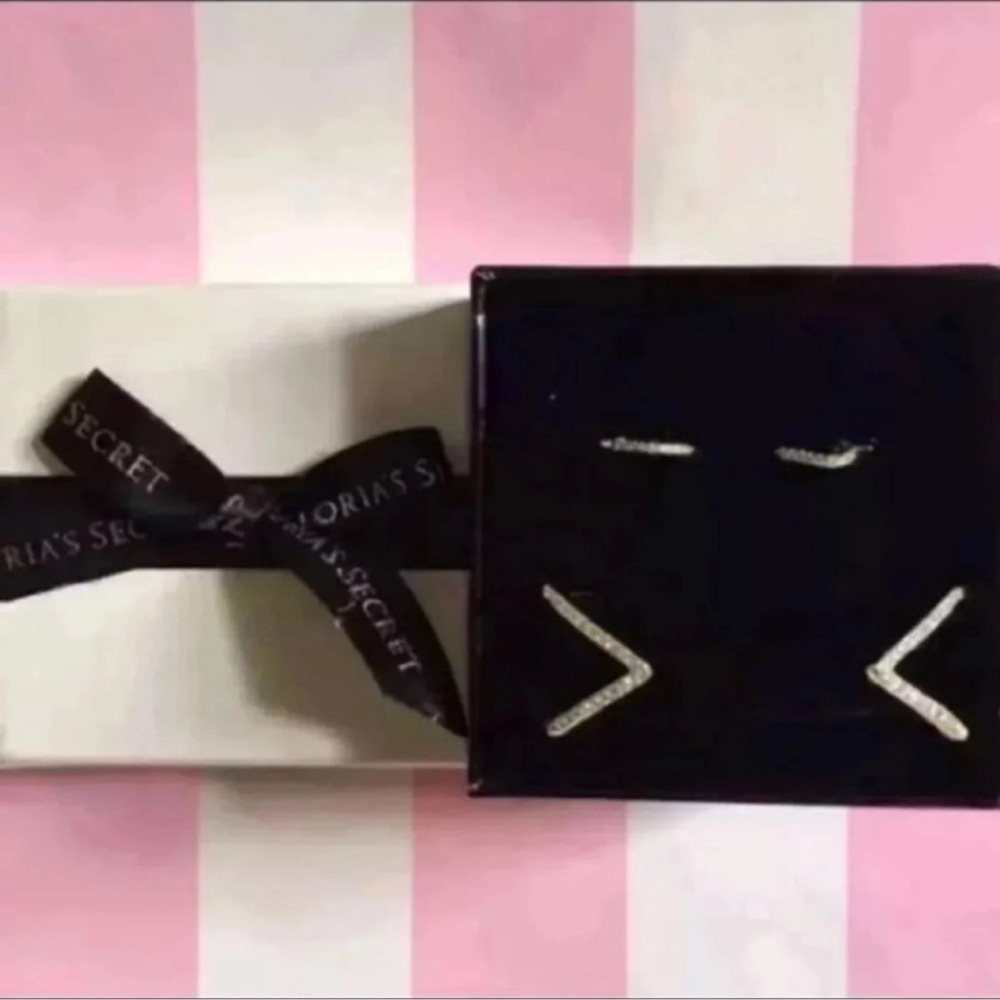 VICTORIA’S SECRET Earring & Bracelet Set w/ Gift Box NWT